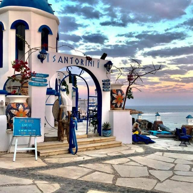 Cafes and Distinctive places on the sea