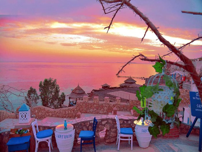 Cafes and Distinctive places on the sea